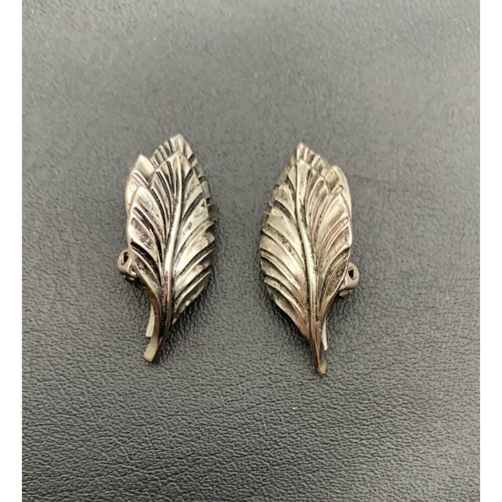 Vintage‎ Whiting And Davis Silver Tone Leaf / Leaves Clip On Earrings Signed